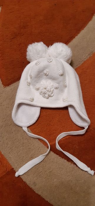 Шапка біла на флісі