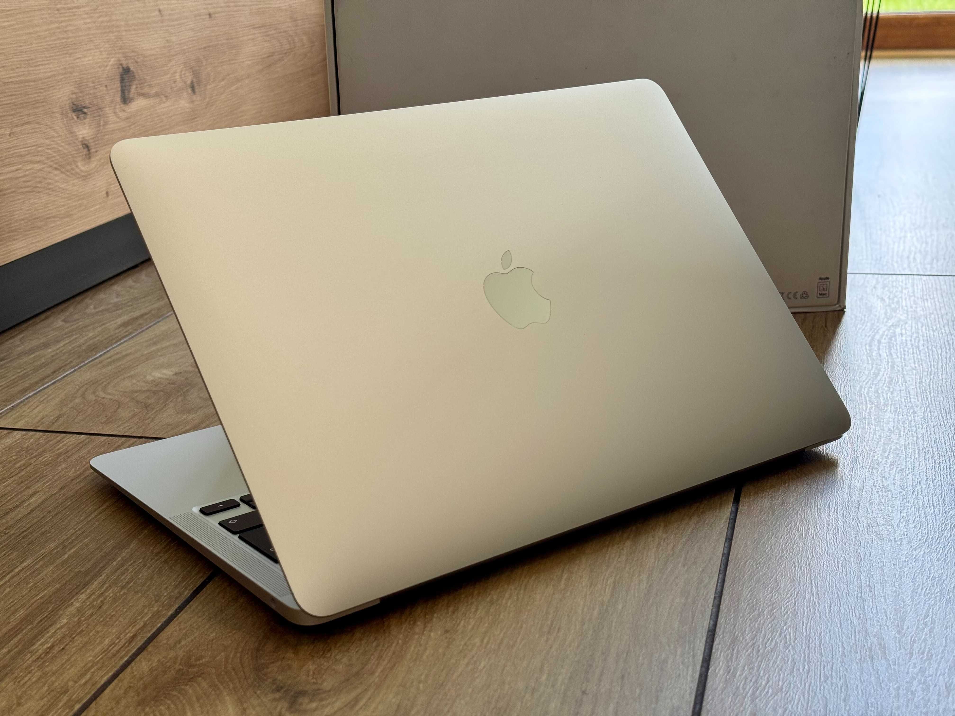 Apple Macbook Air 13.3" A2337 CPU M1 / 8GB / 512GB SSD / stan idealny