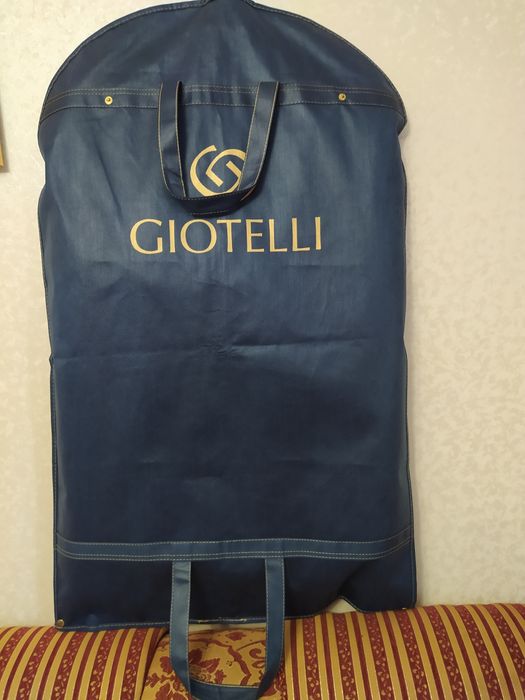 Продам костюм тройку Giotelli