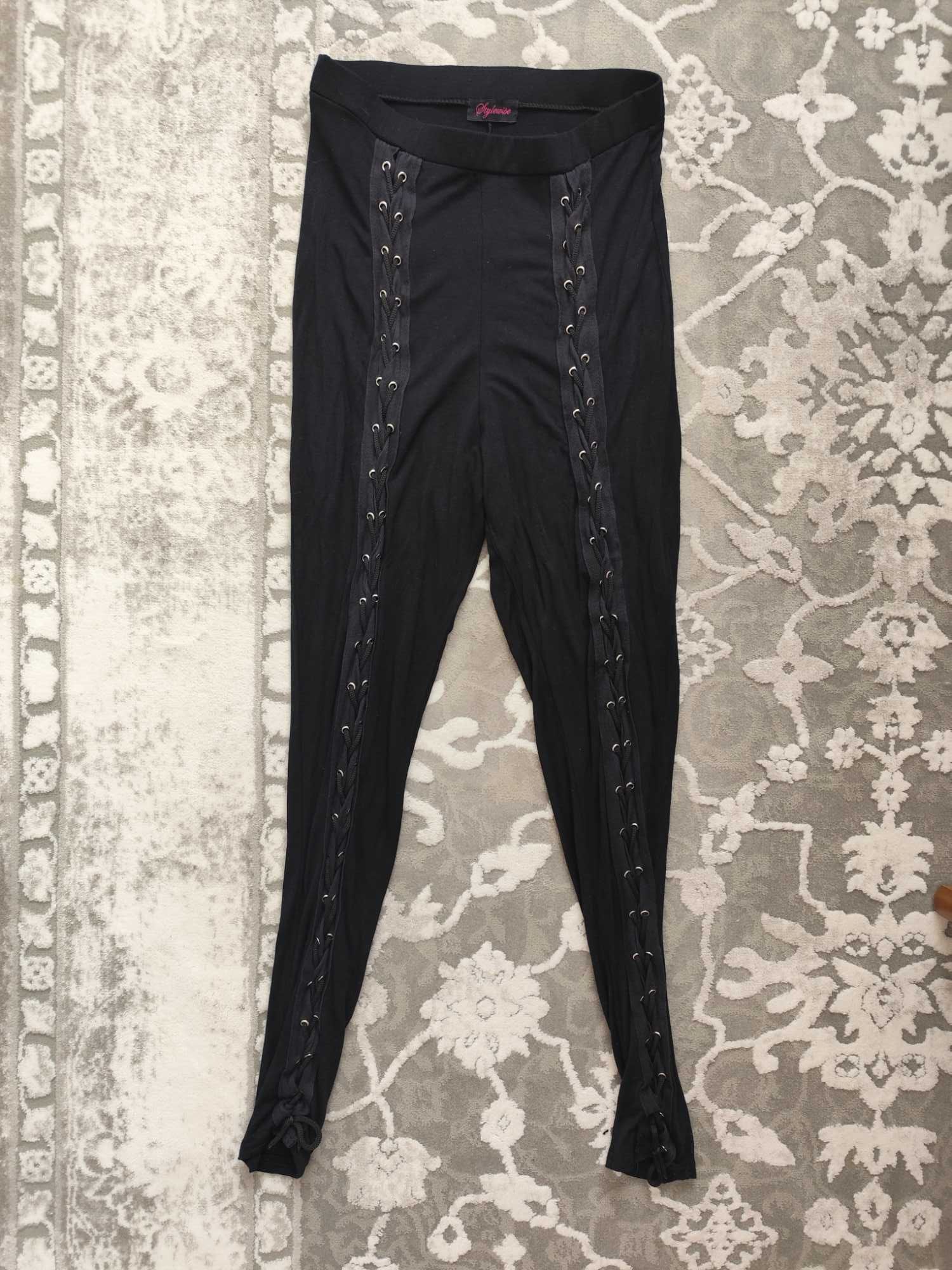 Czarne legginsy z wysokim stanem z wiązaniami Stylewise