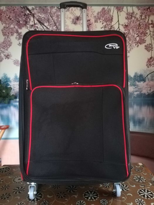 Продается дорожный чемодан в отличном состоянии.