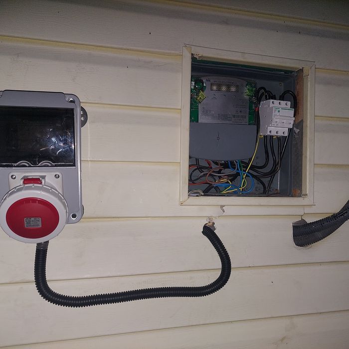 Надаю послуги по збиранню електричних щитів під замовлення.