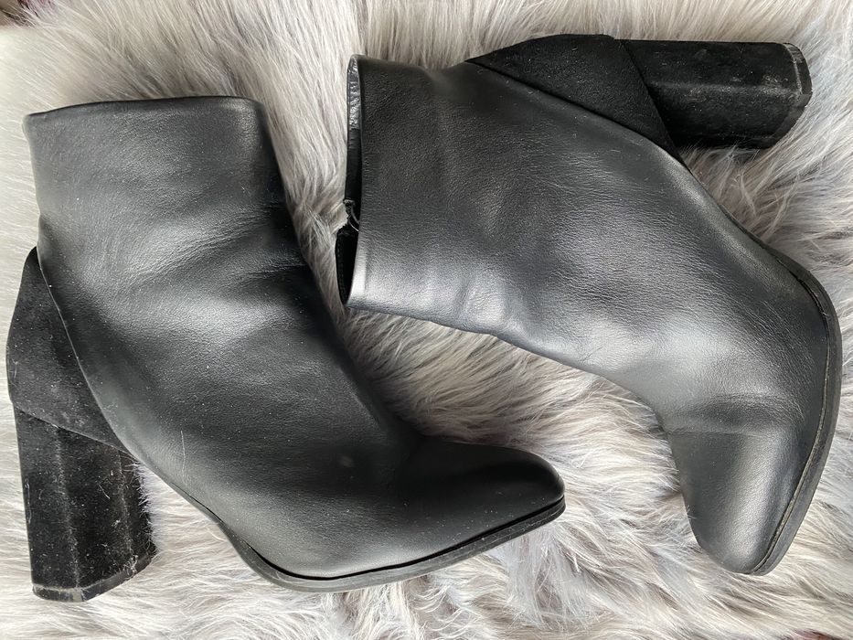 Сапожки женские  ботильоны на среднем каблуке 2 пары