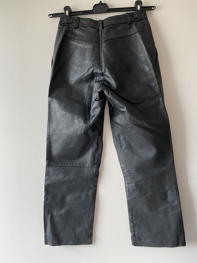 Czarne skorzane spodnie vintage mom fit
