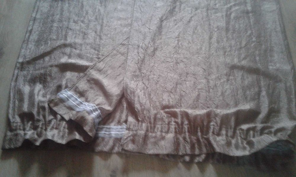 Sprzedam  dwie zasłonki z kreszu jasny beż