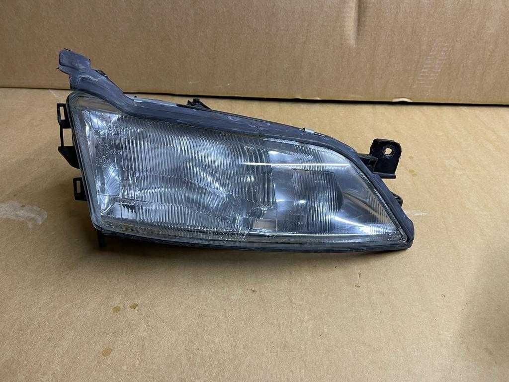 Lampa przednia Prawa Opel VECTRA B