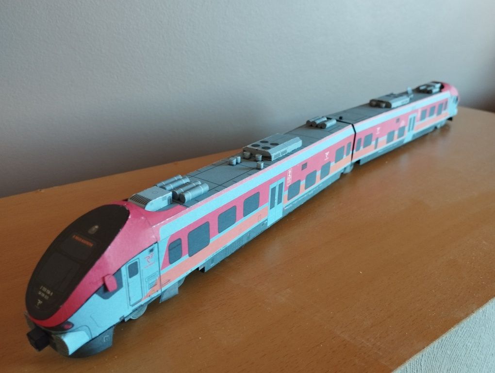 Model kartonowy zabawka pociąg miejski autobus szynowy PESA Link POLRE