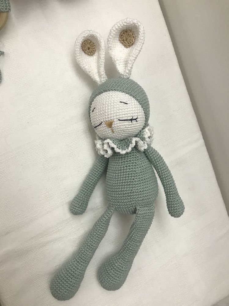 Coelhinha em crochet / amigurumi