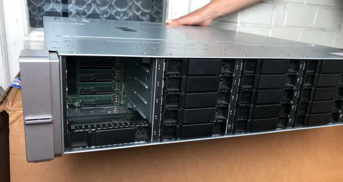 HP D3700 QW967A 12Gb СХД Дисковая полка SFF SAS