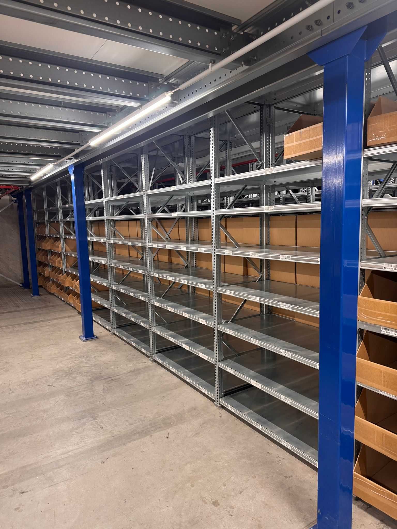 Regały używane Bito przyścienne magazynowe 250 x 125 x 60