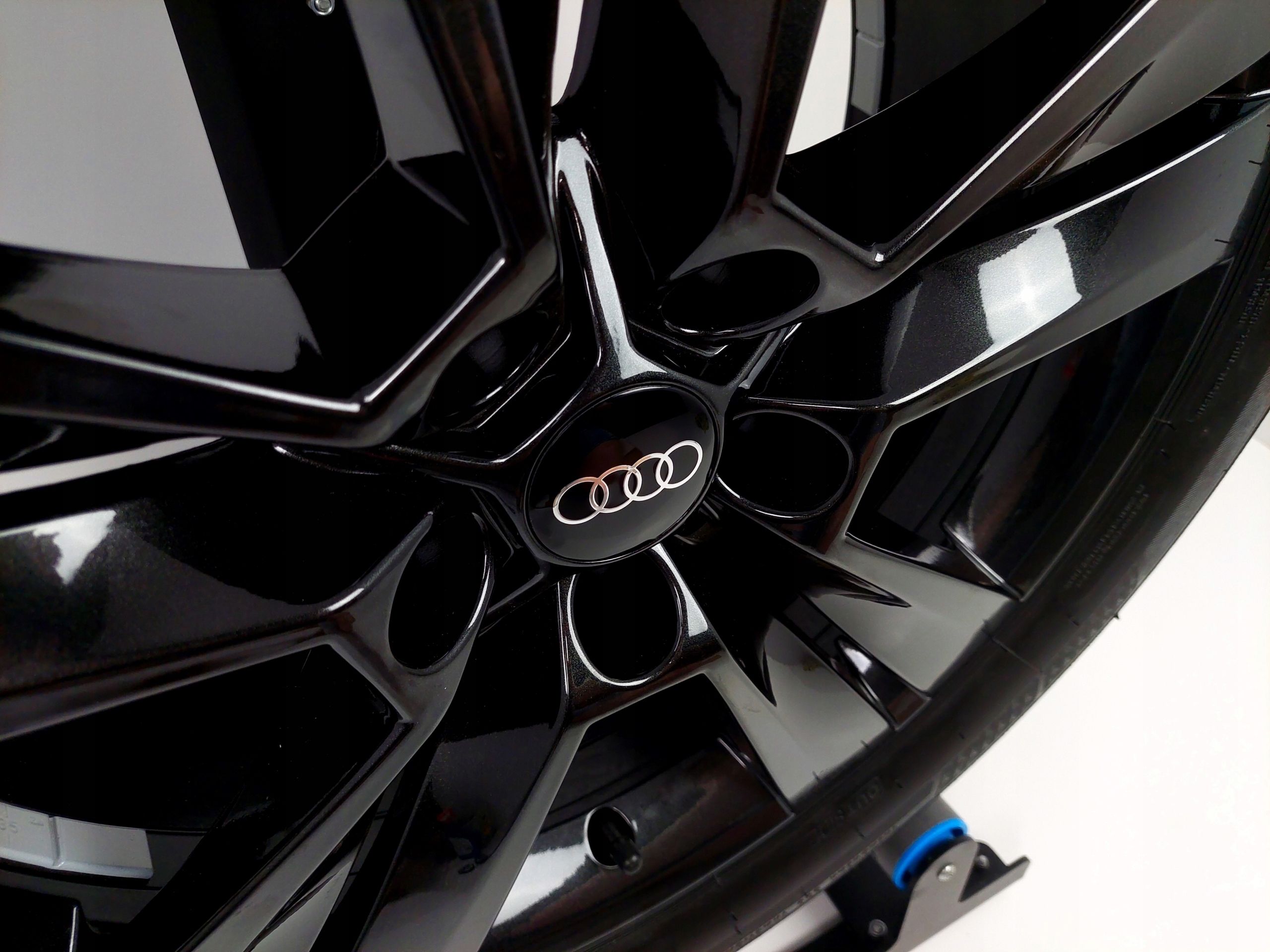 FABRYCZNIE NOWE Koła Felgi Audi 18" A3 A4 A6 Q2 Q3 TT