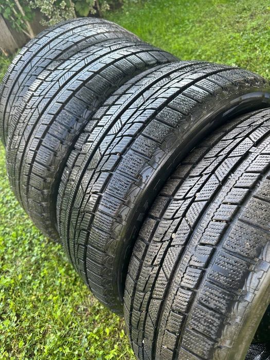 Зимова резина 215/55R17