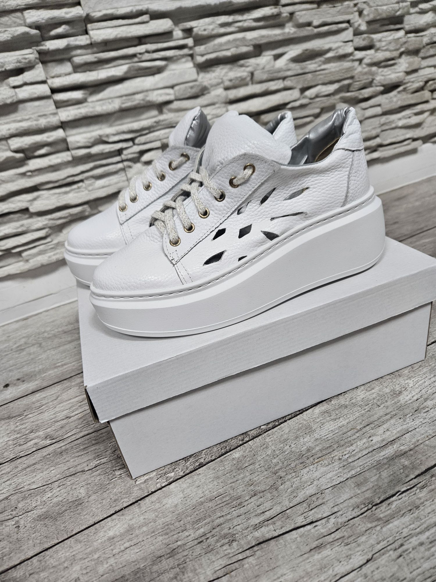 Przepiękne NOWE sneakersy ze skóry naturalnej wiosenne na wysokiej pod