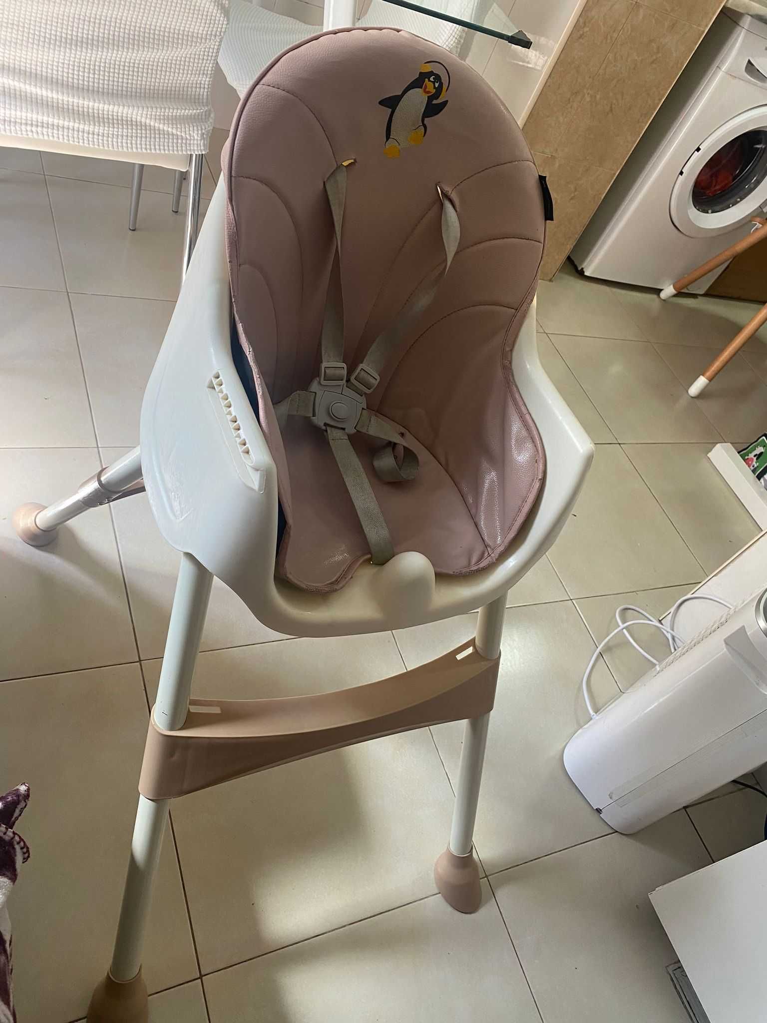 Cadeira Alta de Bebê com Cinto de Segurança - Bom Estado