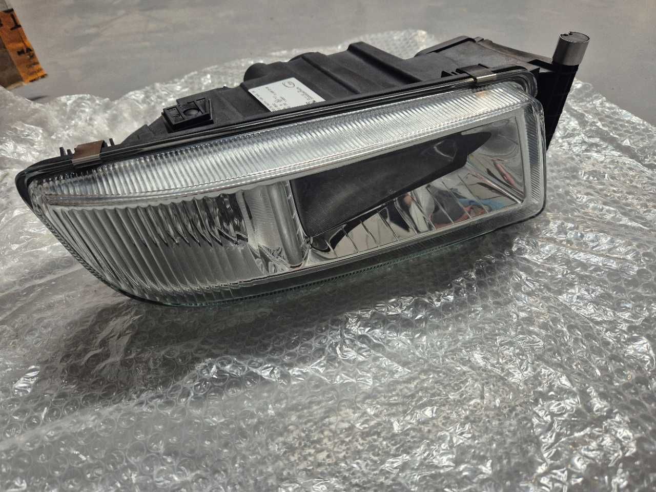HALOGEN LAMPA przeciwmgielna MAN TGX TGS PRAWY 81.25101.6522