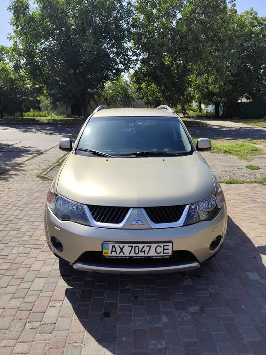 Продам  Mitsubishi OUTLANDER XL