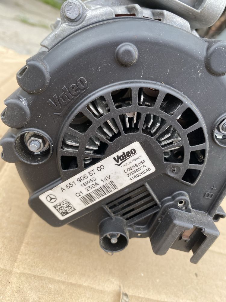 Генератор Спринтер 906 Вито 639 OM651 2.2 Valeo 250A