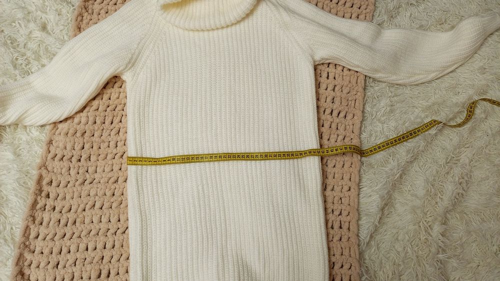 Жіноча тепла в'язана  светр -туніка.