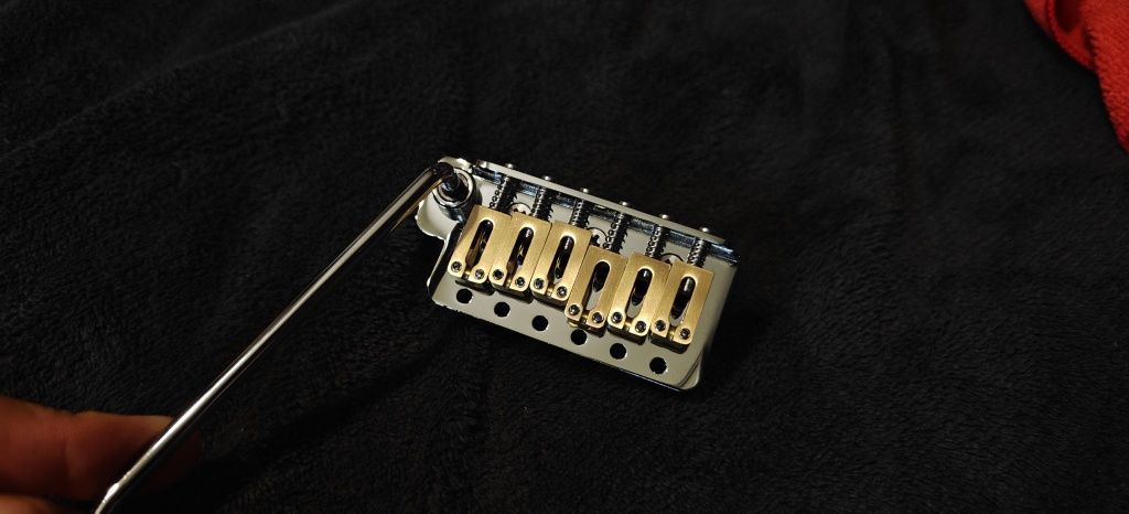 Mostek Stratocaster Mosiądz Stal Jak Gotoh 510T Fender Stratocaster