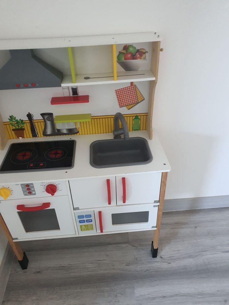 Cozinha de madeira para crianças