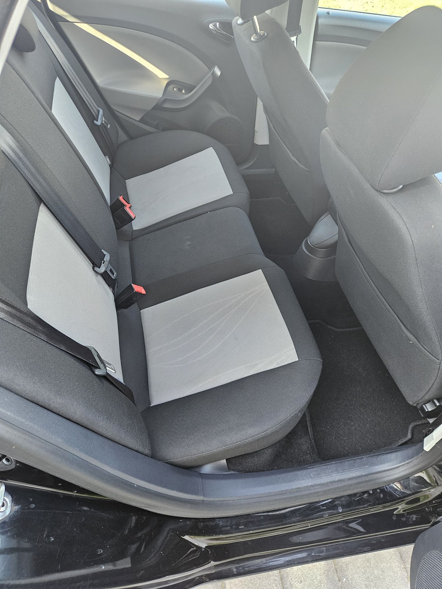 Sprzedam seat Ibiza lift 1.6tdi z 2015r