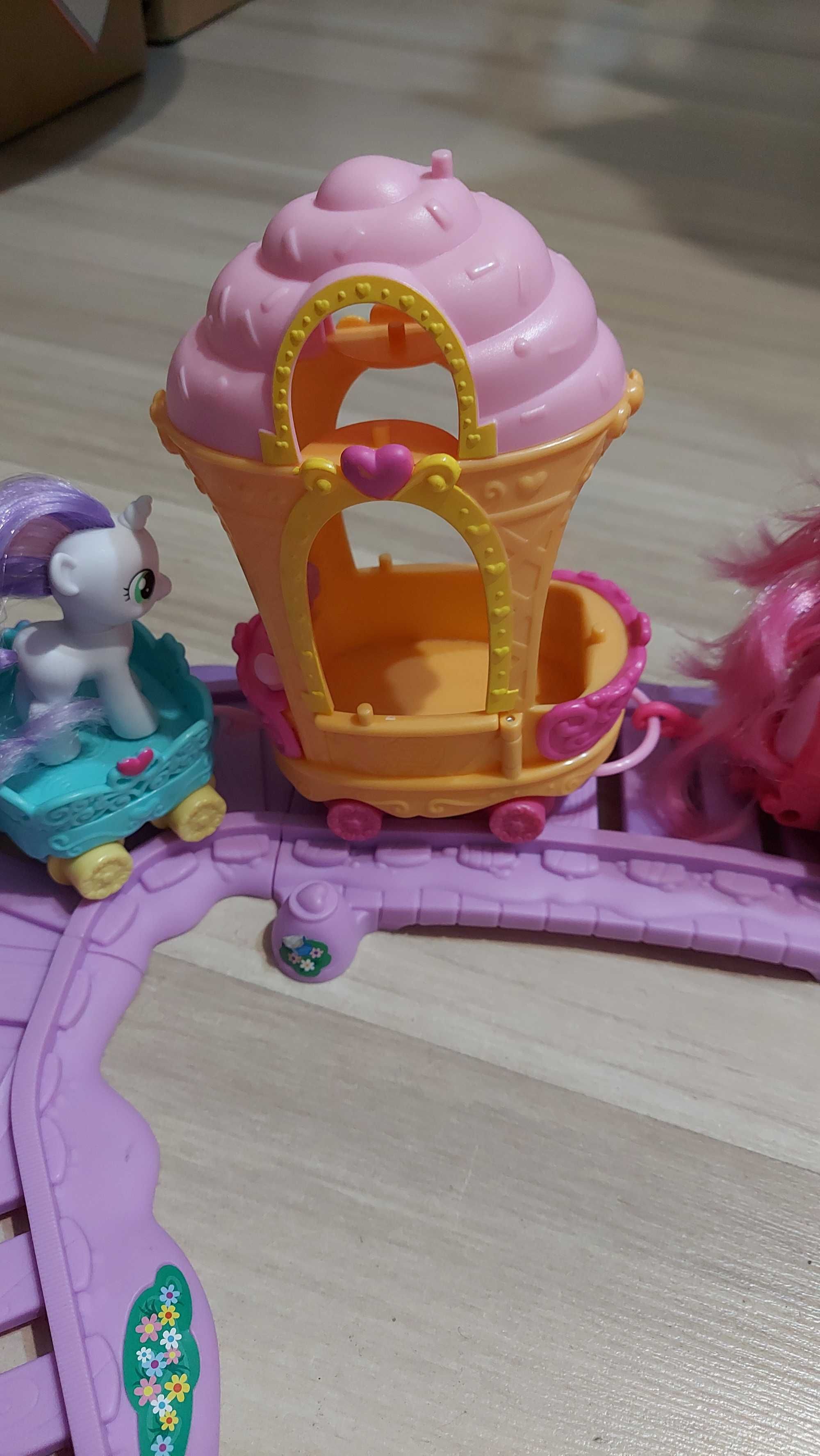 My Little Pony Pociąg + 2 kucyki Pinkie Pie i Sweetie Belle