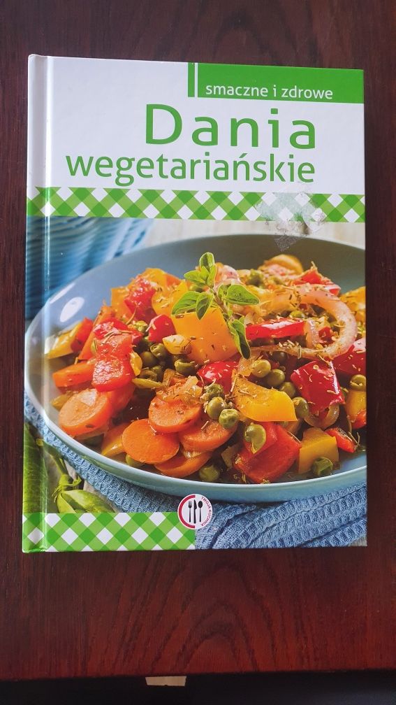 „Dania wegetariańskie” książka z przepisami kucharskimi, świetny stan!