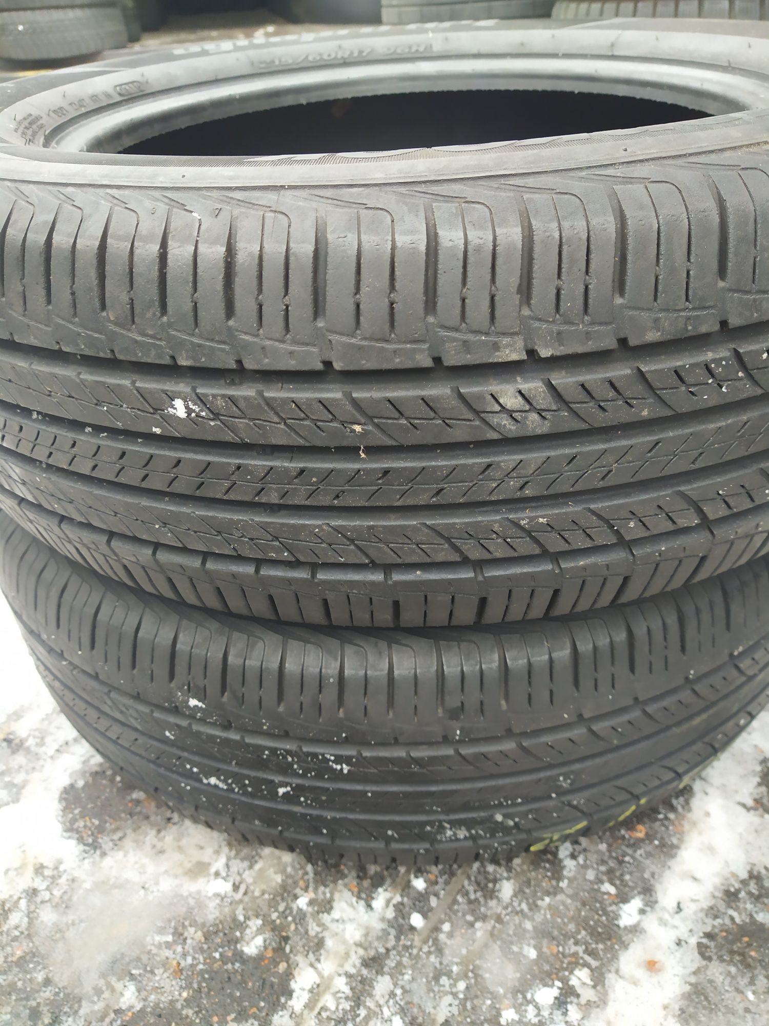 Резина всесезон,215.60.17, Hankook Dynapro hp2,Венгрія,6мм,18 р