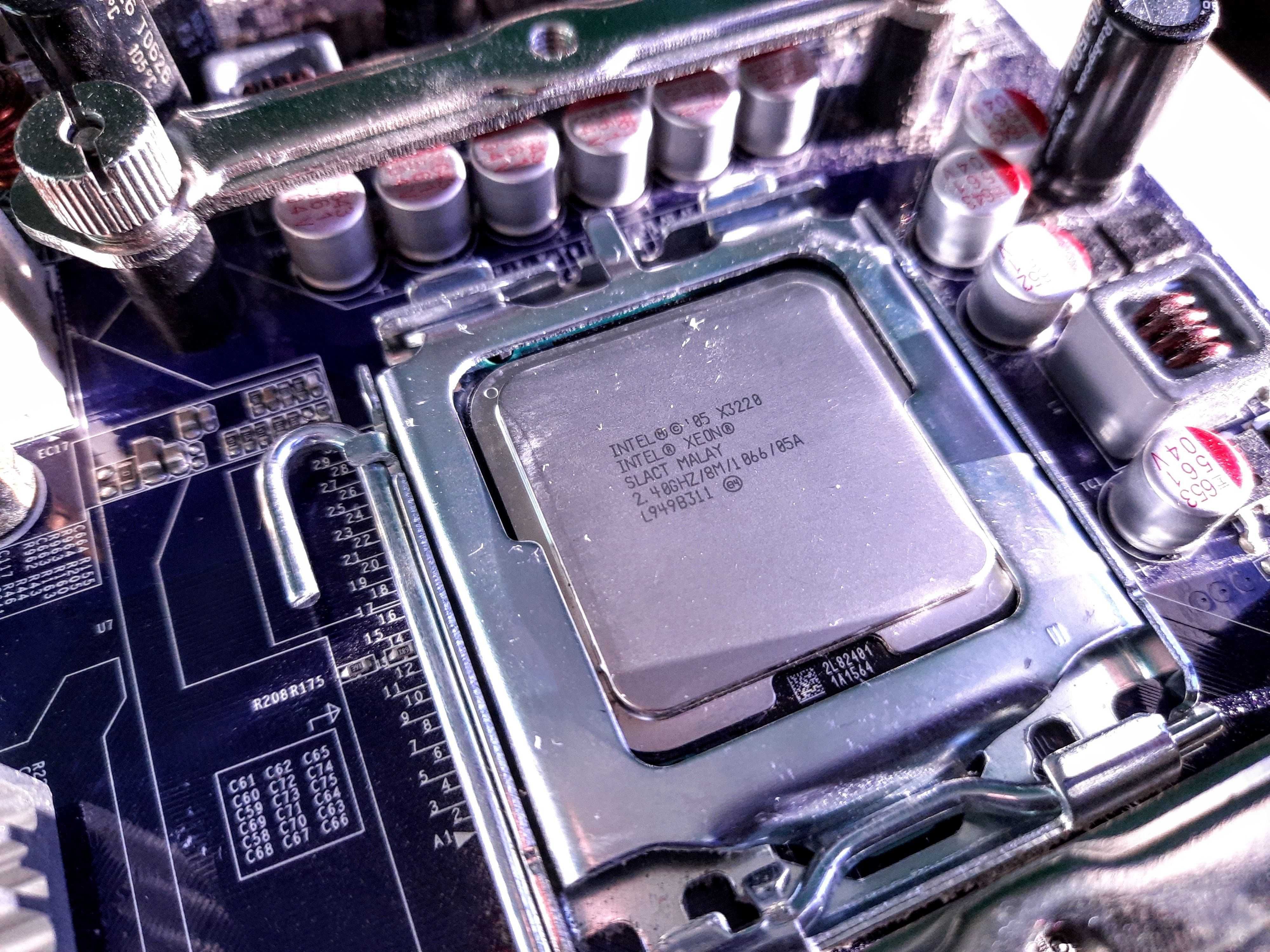 Płyta główna Foxconn, Pamięci RAM, Procesor.