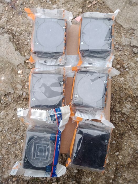 Gniazda i wyłącznik Karlik natynkowe