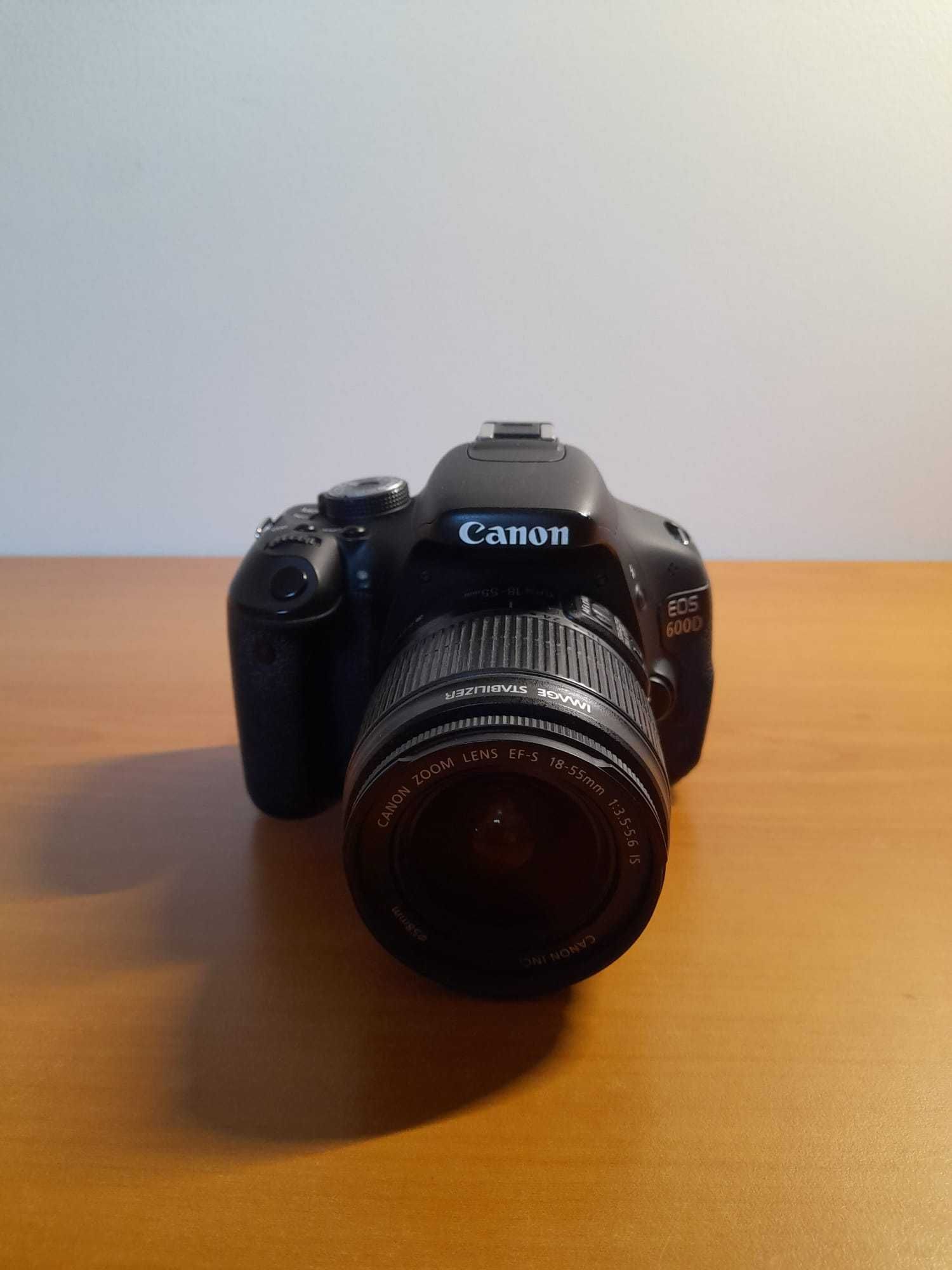 Máquina fotográfica Canon 600D