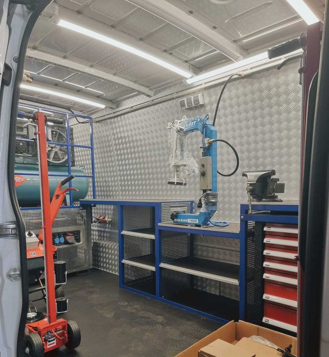 Mobilny Serwis Opon ciężarowy Brianz /zabudowa, wyposażenie /producent