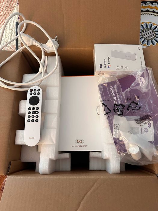 4K HDR Gaming Projector + Portable Screen + Stand = FULL SETUP