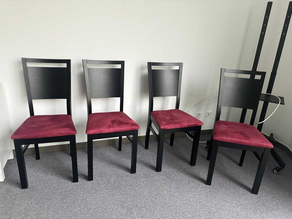 Cadeiras Pretas com Assento Veludo Vermelho - Estado Novo