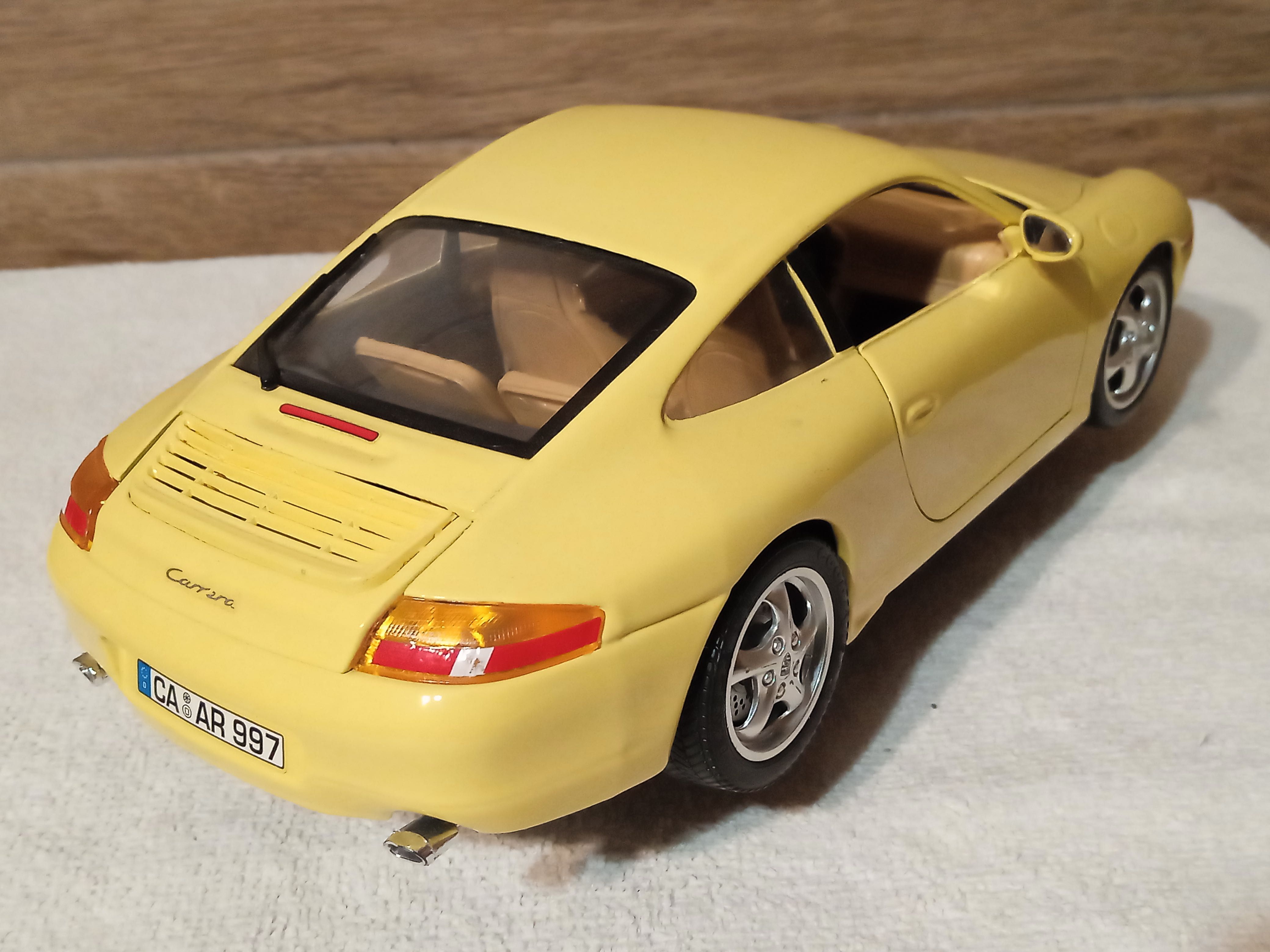 model Porsche 911 Carrera Burago 1/18