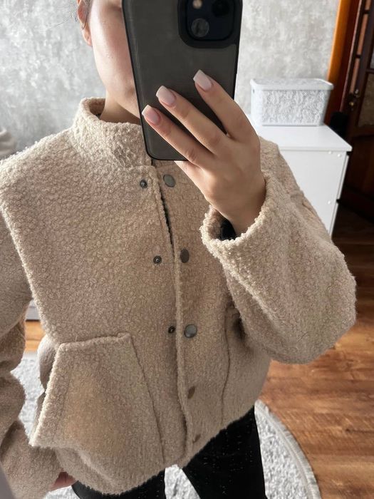 Стильний бомбер на кнопках