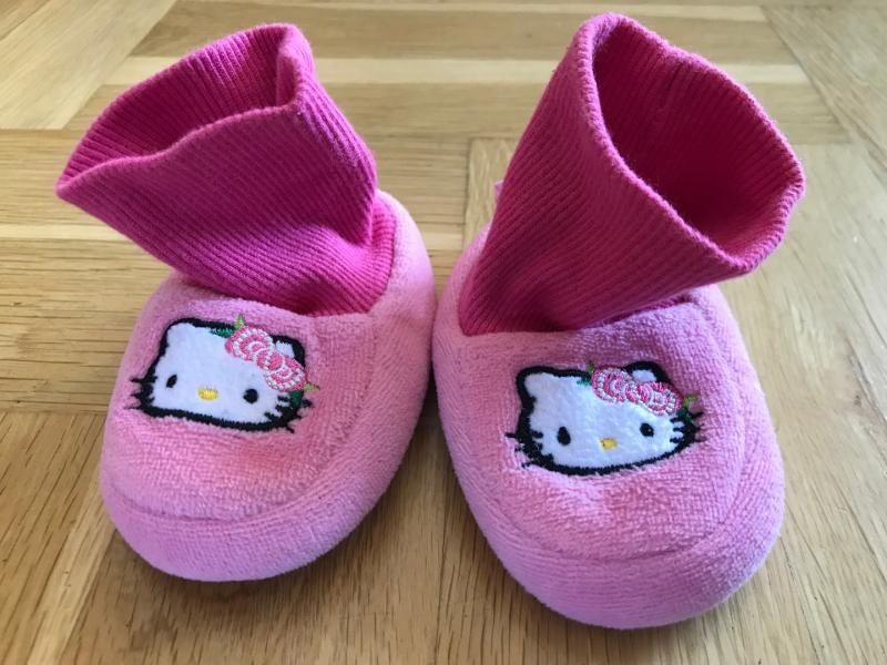 Buciki kapcie rozm 15/16 Hello Kitty stan IDEALNY