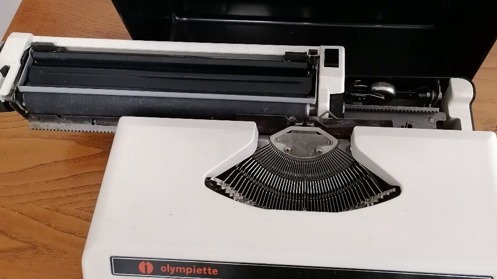 Maquina escrever Olympiete, em bom estado de conservação
