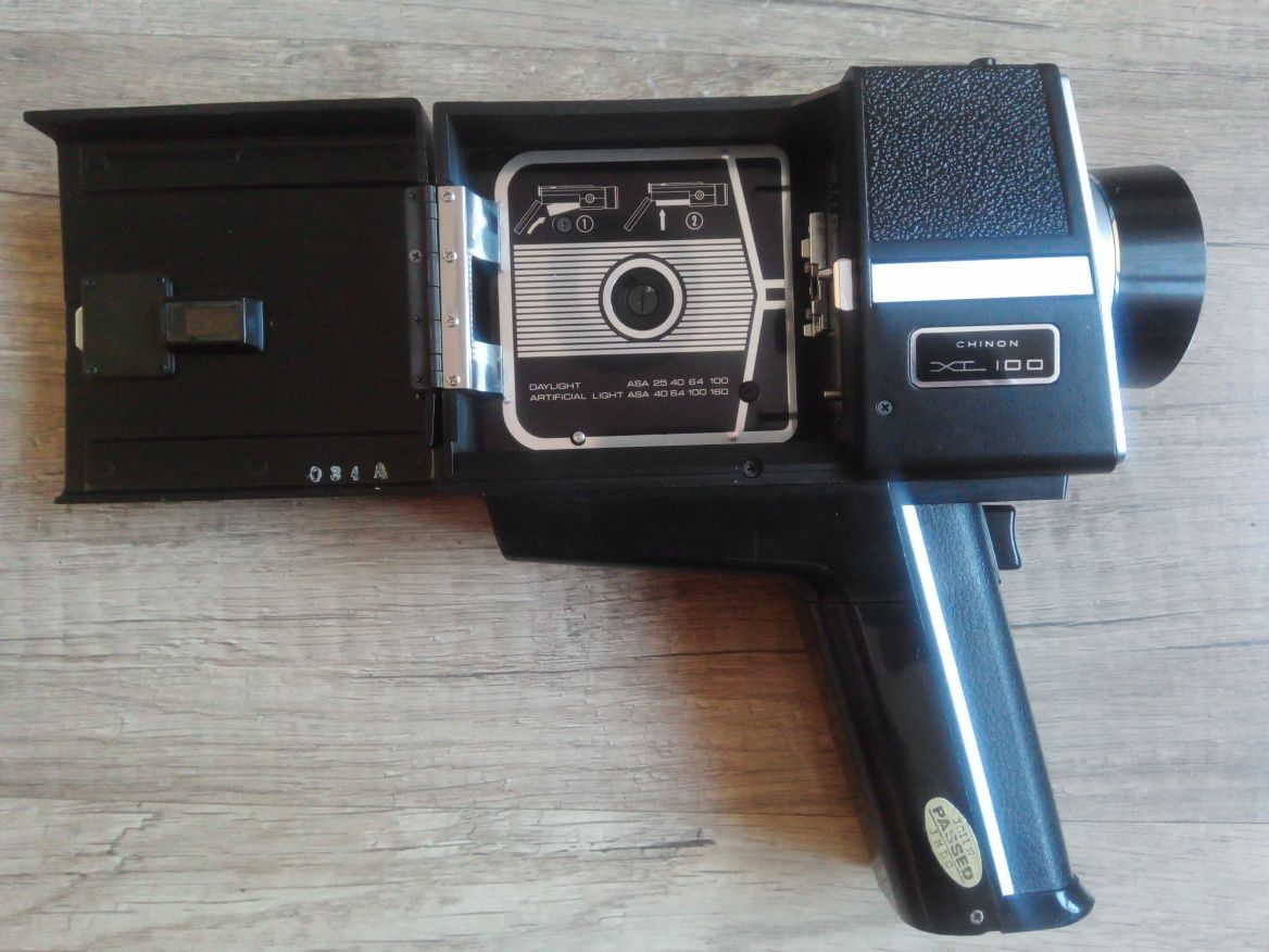 Kamera Super 8 Chinon XL100.