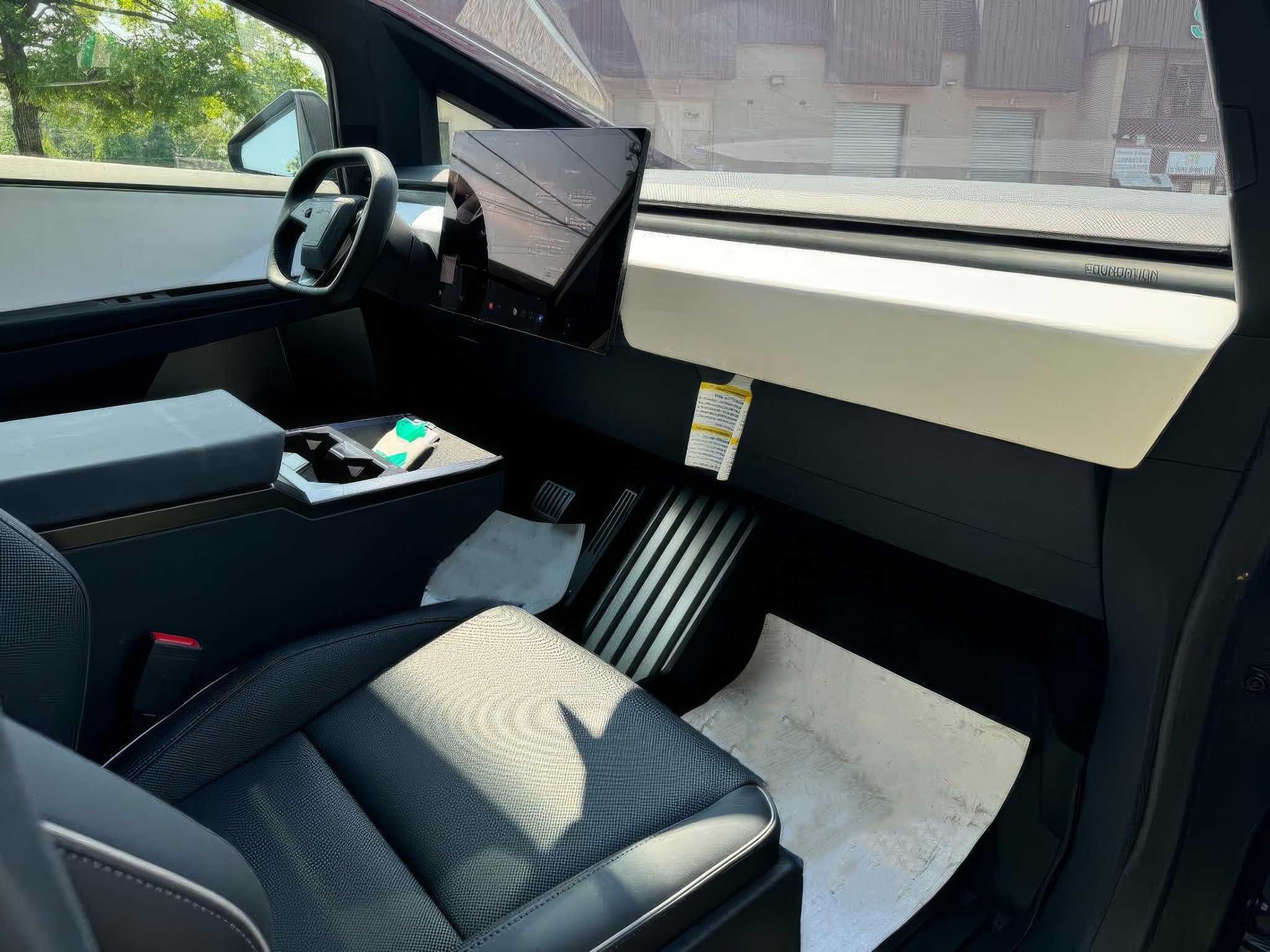 2024 Tesla Cybertruck Crew Cab