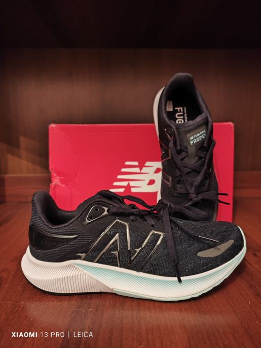 Оригінальні жіночі кросівки New Balance  Fuel  Cell Propel v.3.