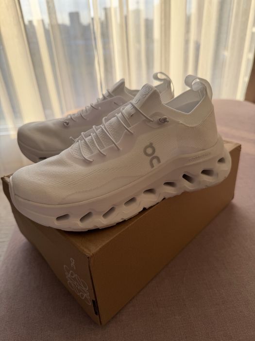 Кросівки для бігу швейцарського бренду