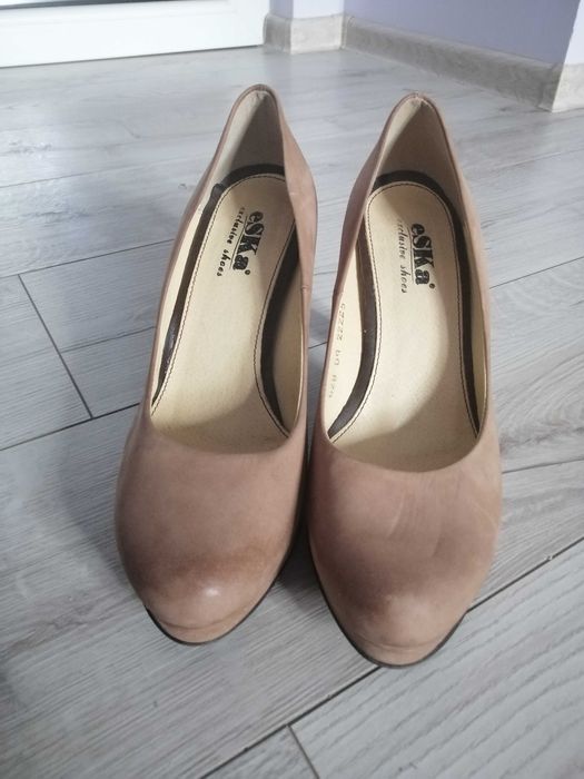 Czółenka skórzane eska na słupku 39