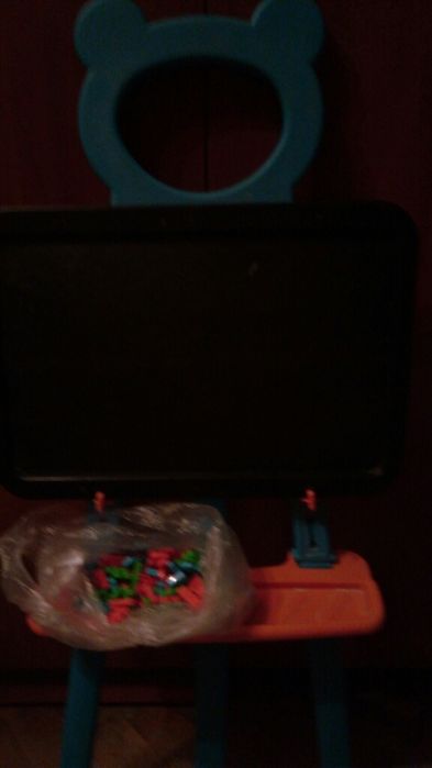 Магнитная доска, мольберт для рисования.