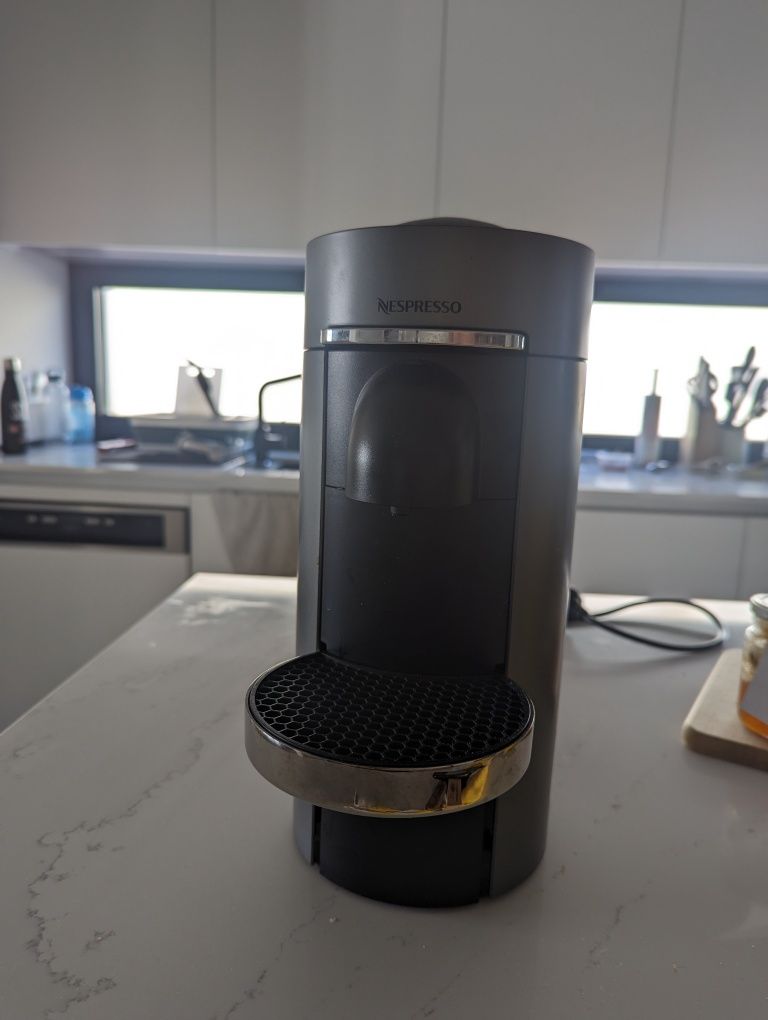 Nespresso Vertuo Plus Deluxe Titan D