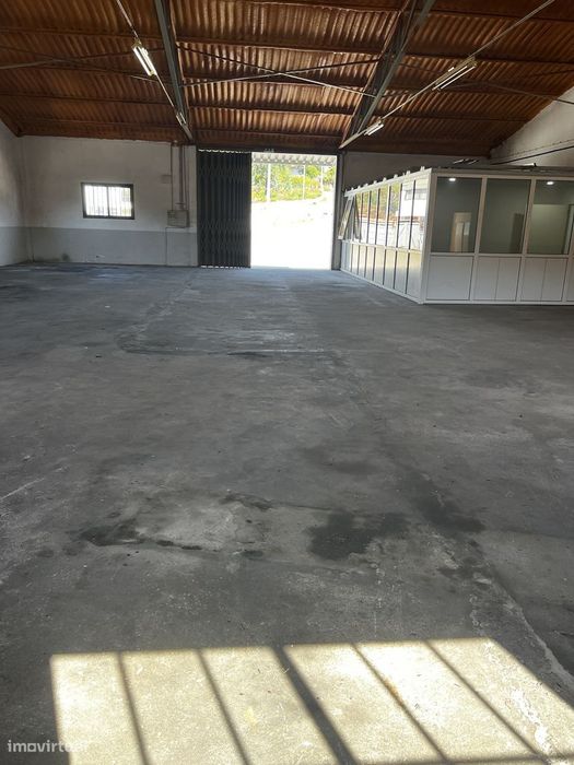PAVILHÃO para arrendar  em UL (Oliveira de Azeméis)   335m²