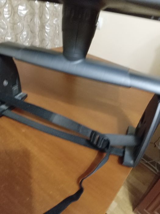 Кронштейн під телевізор.