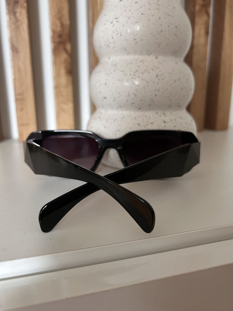 Czarne okulary przeciwsłoneczne DeeZee