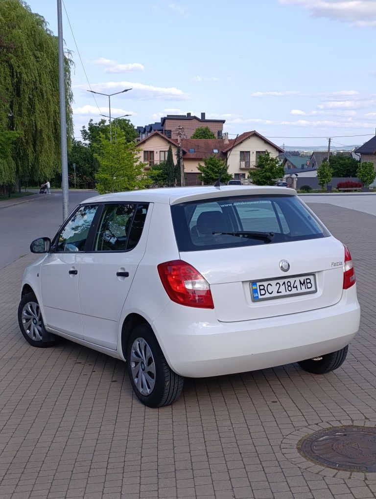 Автомобіль  шкода фабія