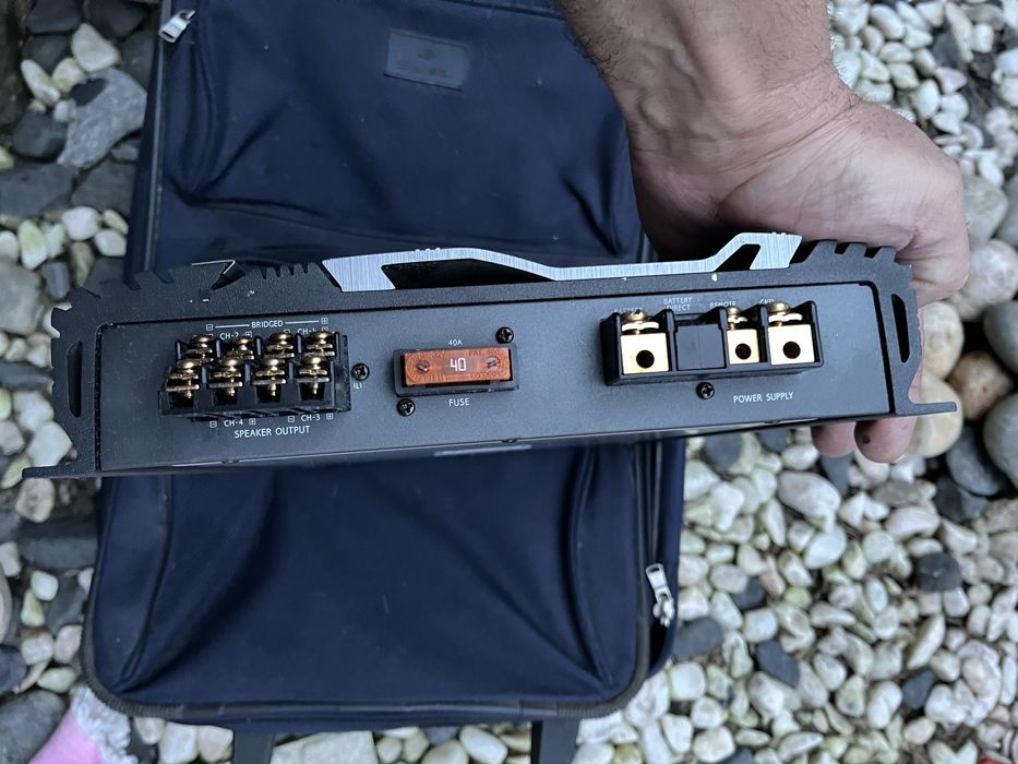 Amplificador Alpine V 12 MRV